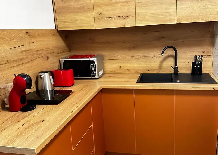 Spacious 3 Bedroom Apartamento Craiova